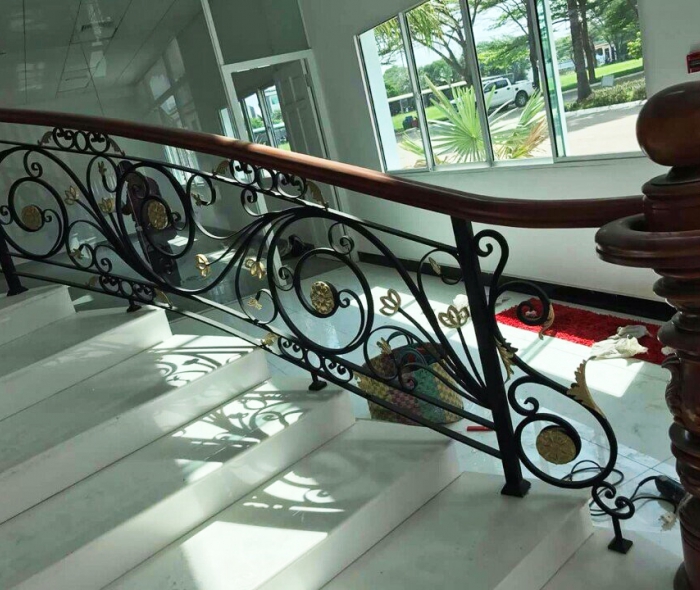 Cầu thang sắt mỹ nghệ Vinhome MDM04